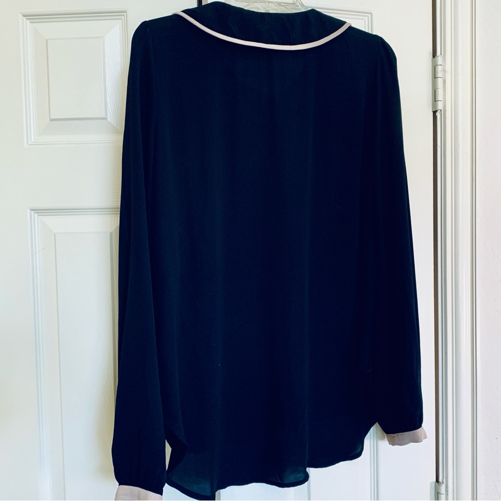 Forever 21 Black Dress Blouse with Contrast Buttons/Collar size Large - Picture 7 of 7